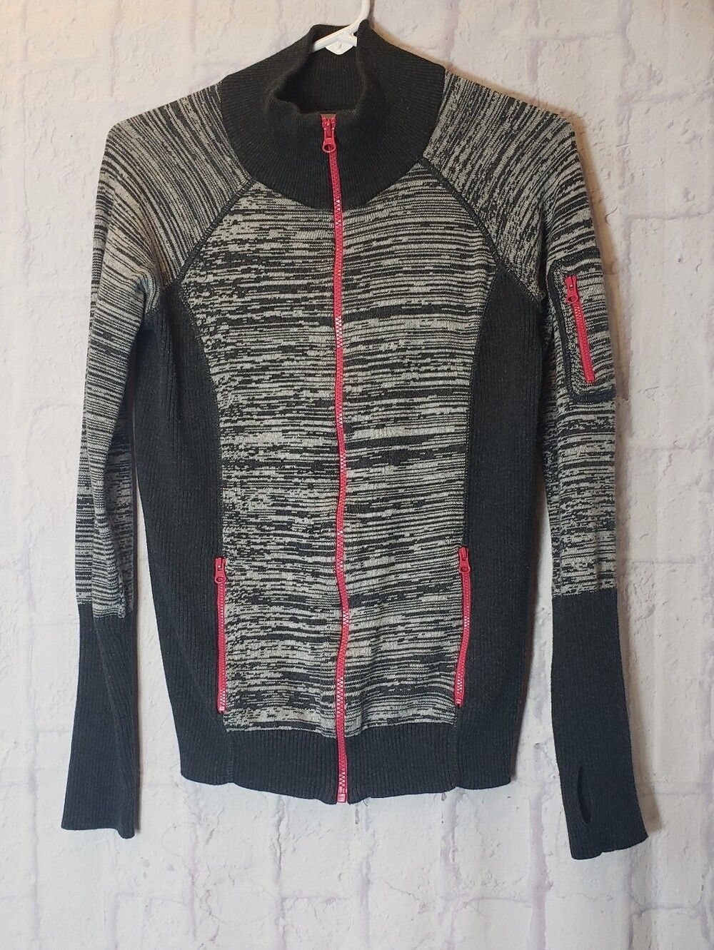 SKYR Zip Front Winter Sport Sweater Large